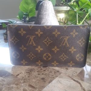Authentic Louis Vuitton Zippy Wallet